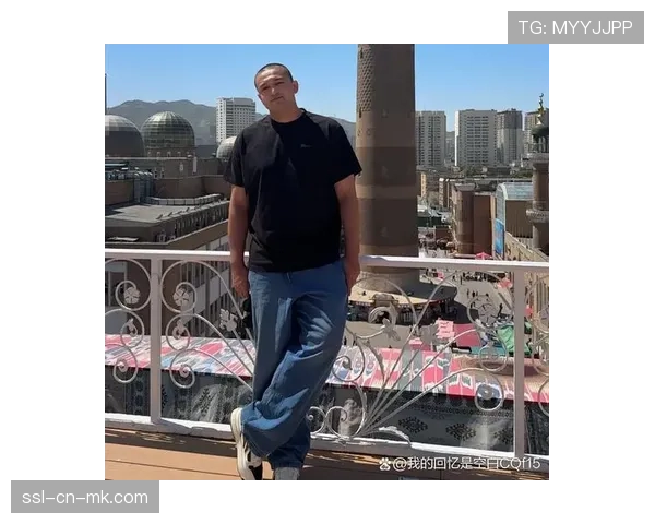 聚焦：西热力江身兼教练与球员，赛后与对方年轻后卫交流良久